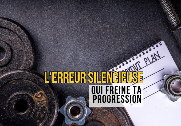 Pratiquant de musculation concentré exécutant un exercice de base, illustrant l’importance de la stabilité et de la répétition dans la progression – Steph Ramos